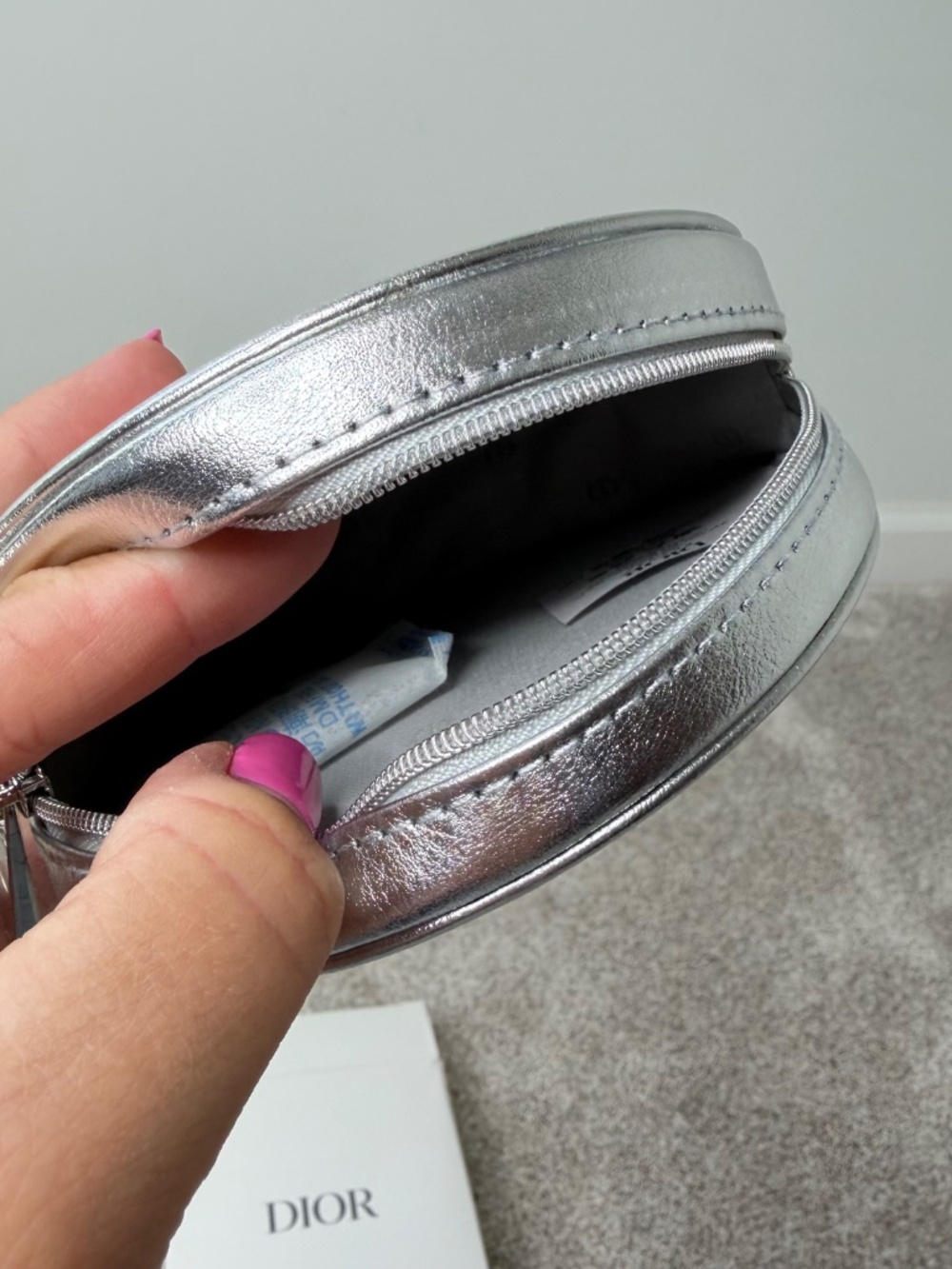 NEW Dior Silver GWP Cosmetic Circle Pouch - Picture 4 of 6